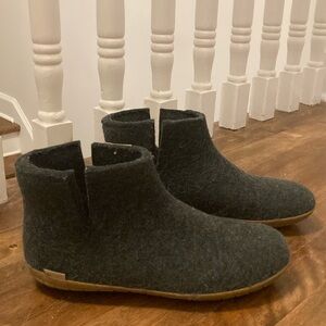 Men’s size 10 Glerups boots - indoor